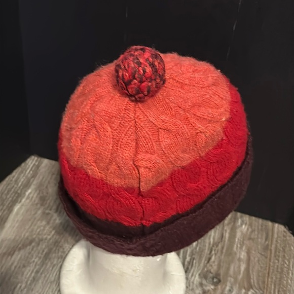 Patagonia Women’s  Beenie hat - Picture 8 of 13